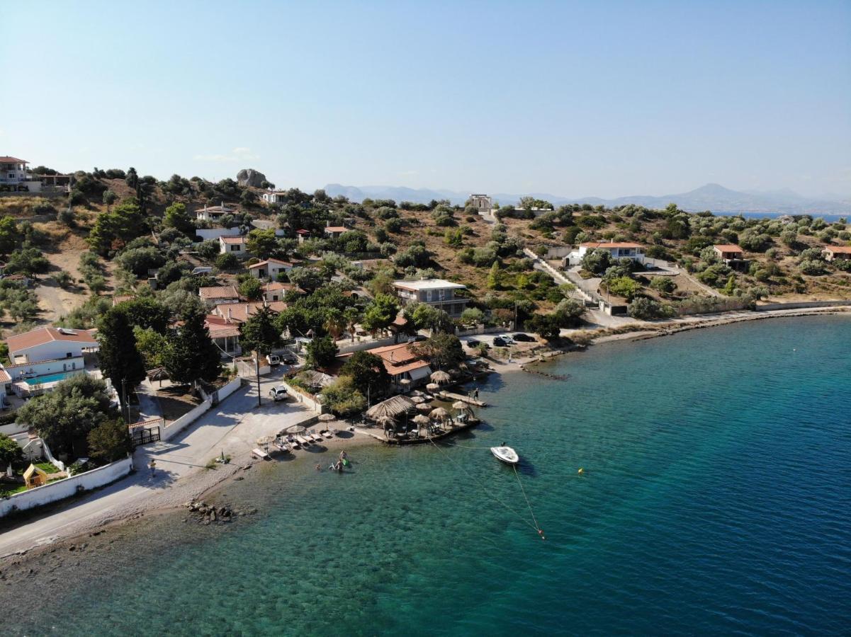 Готель Mantas Bay Лутракі Екстер'єр фото